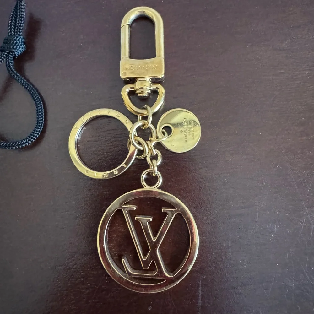 LOUIS VUITTON CIRCLES BAG CHARM - Picture 2 of 5